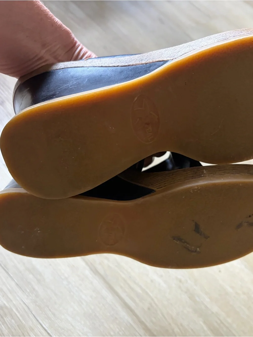 VINTAGE Xappeal Black Wedge Thong Sandals with Wood-Effect Platform
